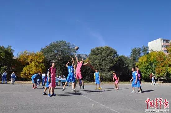 泪目支教老师千字长文,支教老师离开感人视频哭成泪人