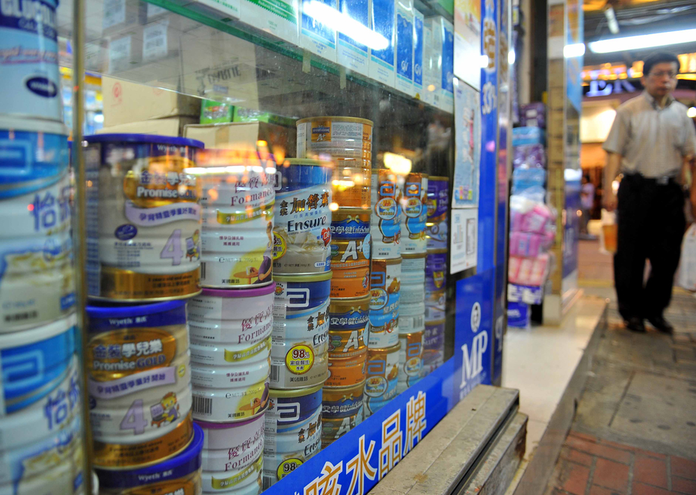 妻子花三万购买进口奶粉 (妻子给孩子买进口奶粉)