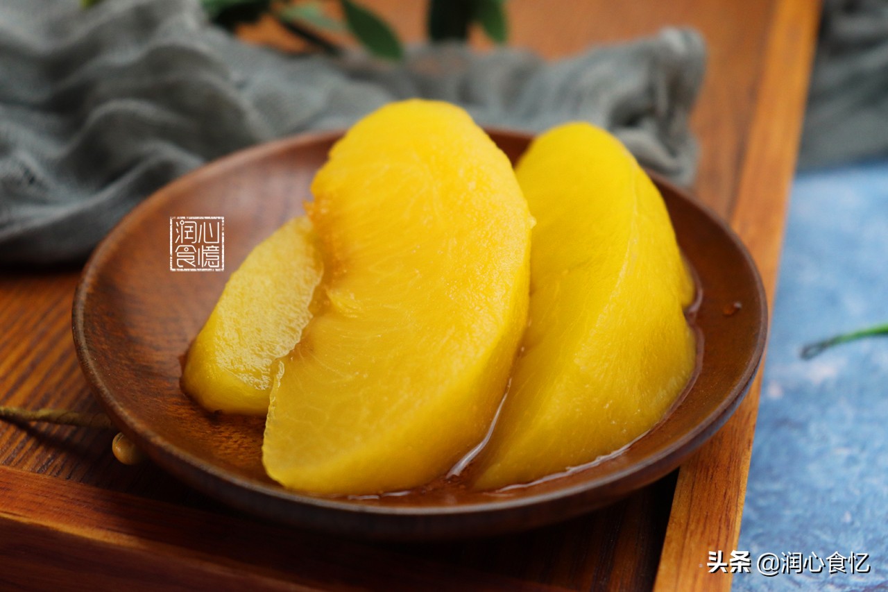 自制黄桃罐头煮和蒸之前，都不能少了这一步，怪不得桃肉酸坏得快