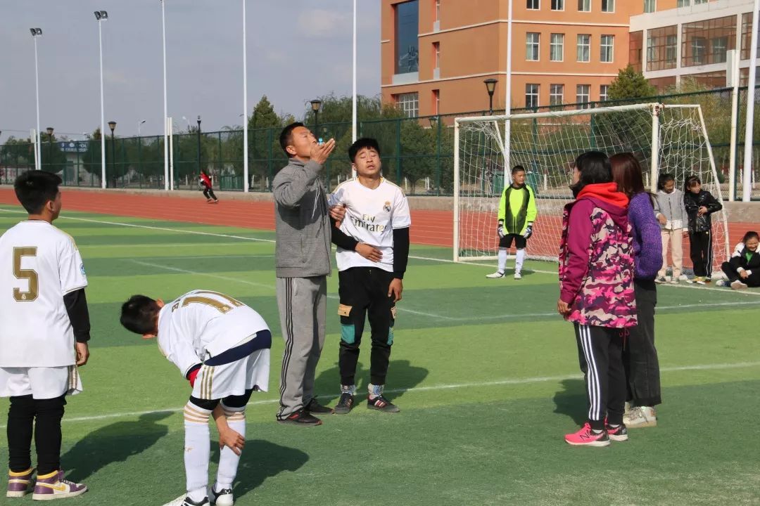 定边县东关小学足球队比赛视频,榆林市定边县第三中学足球联赛