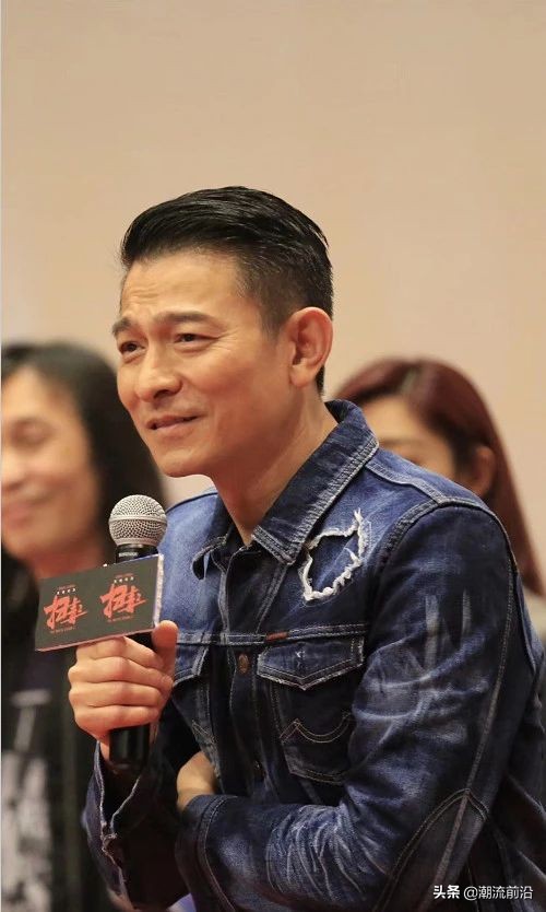 刘德华年轻时一脸褶子,刘德华老了为什么装得很年轻