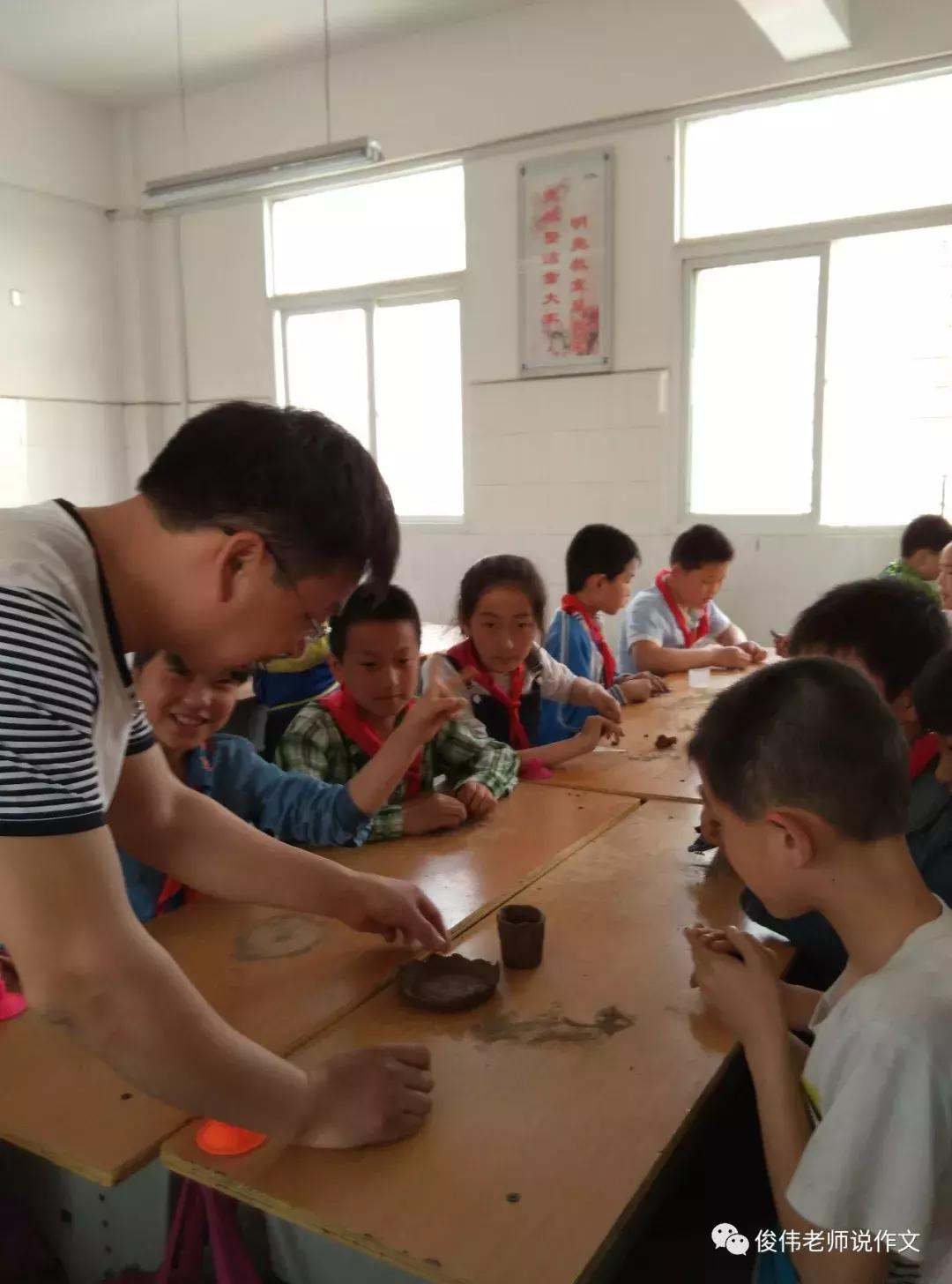 泥巴里的童年故事,泥巴里的童年视频大全