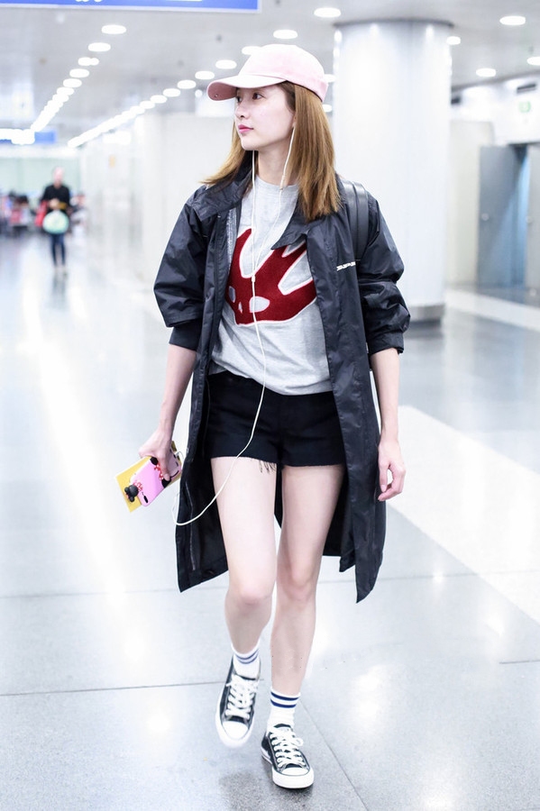 夏季小白鞋搭的中筒袜,适合平底鞋穿搭的袜子