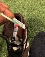 当初忍痛买的万元球鞋,被你们说拆就拆,你有想过我的感受吗?