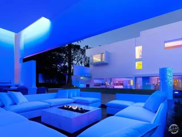 这家性冷淡的“情趣酒店”，开了灯后……嗨爆了