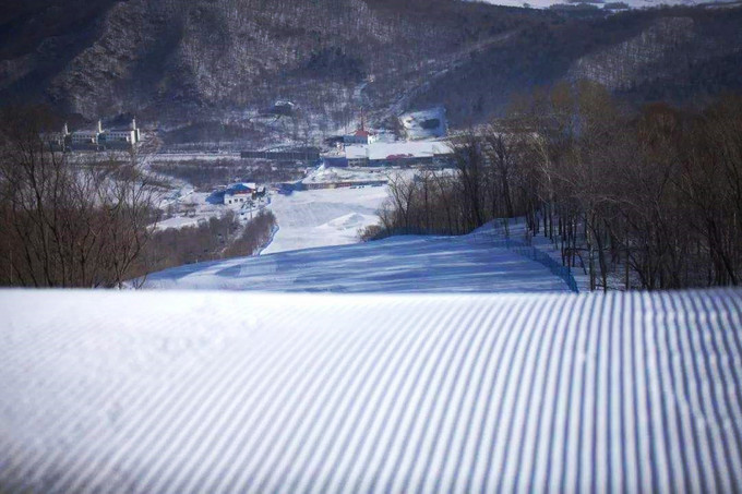 滑雪爱好者齐聚长白山玩转冰雪季,滑雪高手聚集地