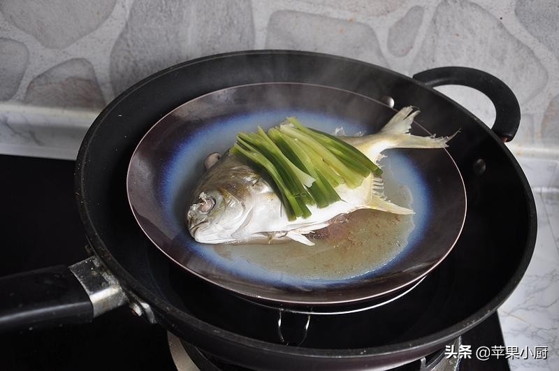 鲳鱼怎么蒸好吃又简单,清蒸鲳鱼香菇