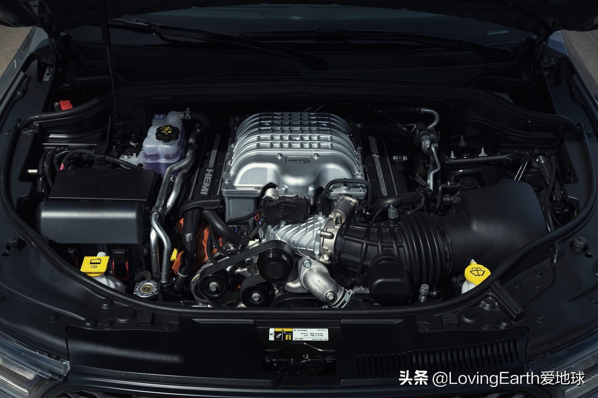 大切诺基srtvs道奇杜兰戈地狱猫,2023款道奇杜兰戈srt地狱猫内饰