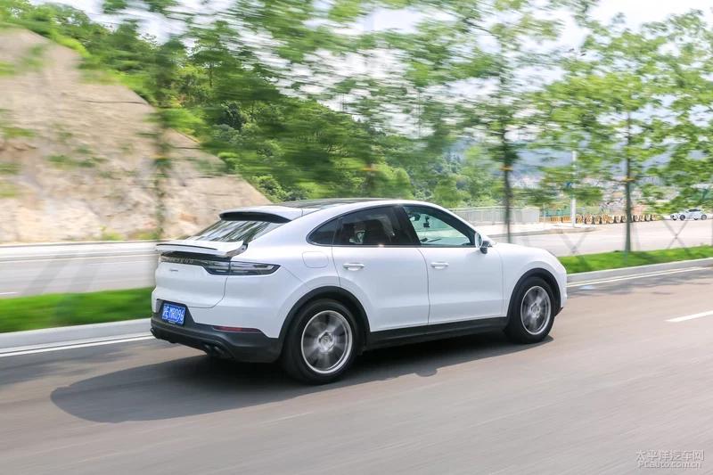 保时捷2024款卡宴coupe石英灰街拍,保时捷卡宴coupe2024款音响效果