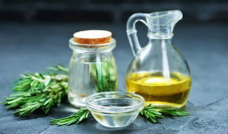 马鞭草酮迷迭香精油紧致肌肤,迷迭香精油护肤的功效与作用图片