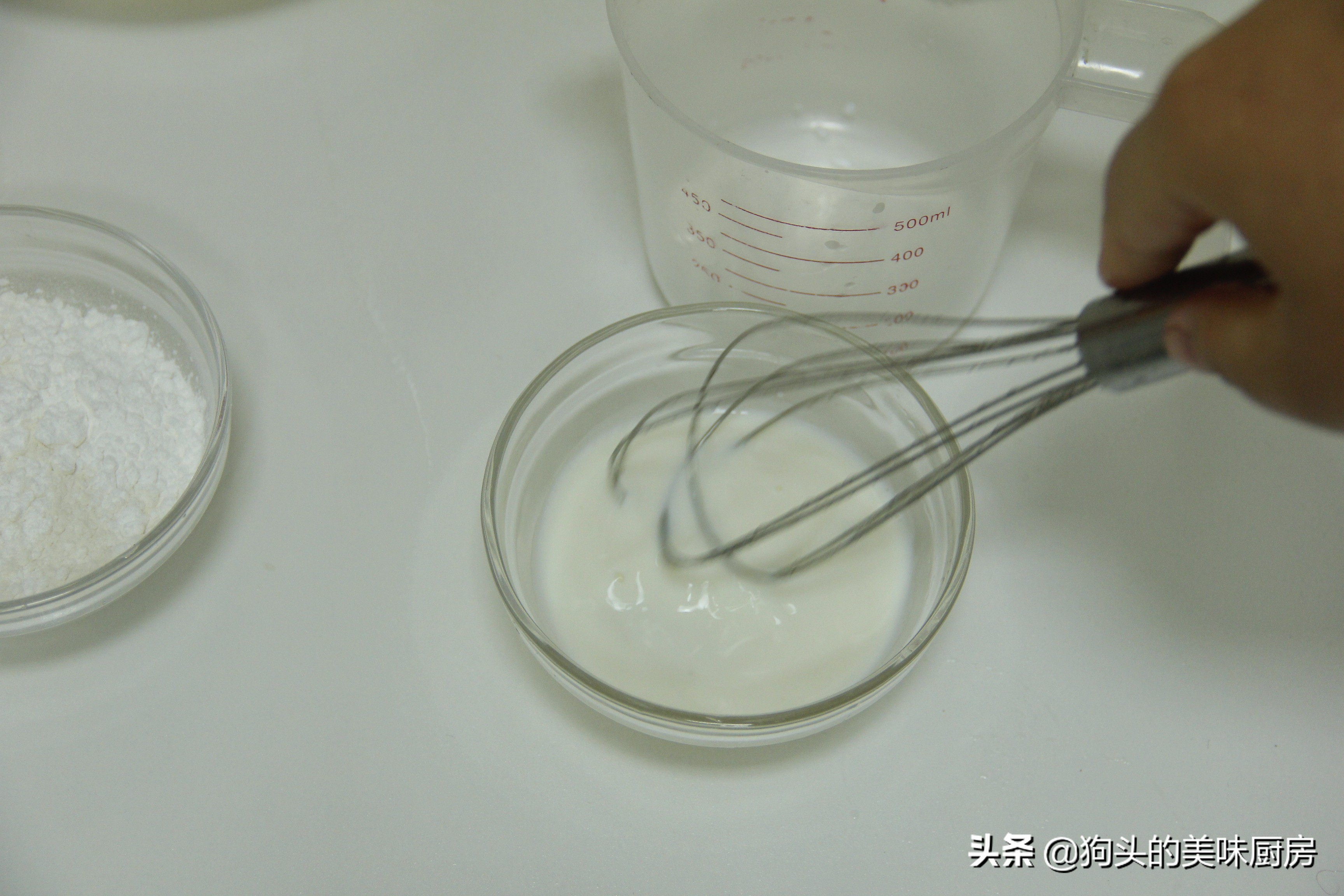 戚风蛋糕并不难，只要掌握这3点，不凹陷不缩腰，不再被“气疯”