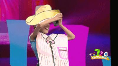 月亮姐姐穿衣裳视频,月亮姐姐服装变化