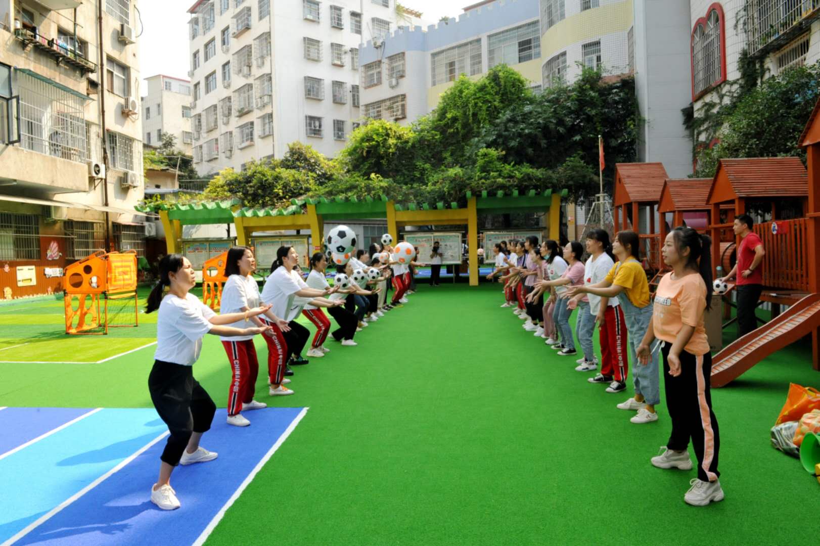 足球体能训练幼儿园中班,淅川县实验幼儿园活动