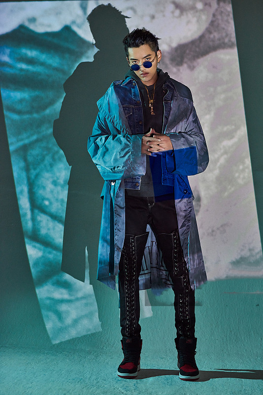 AJ鞋让众多明星转身当“潮男”！女星穿了比男性还man，醉了