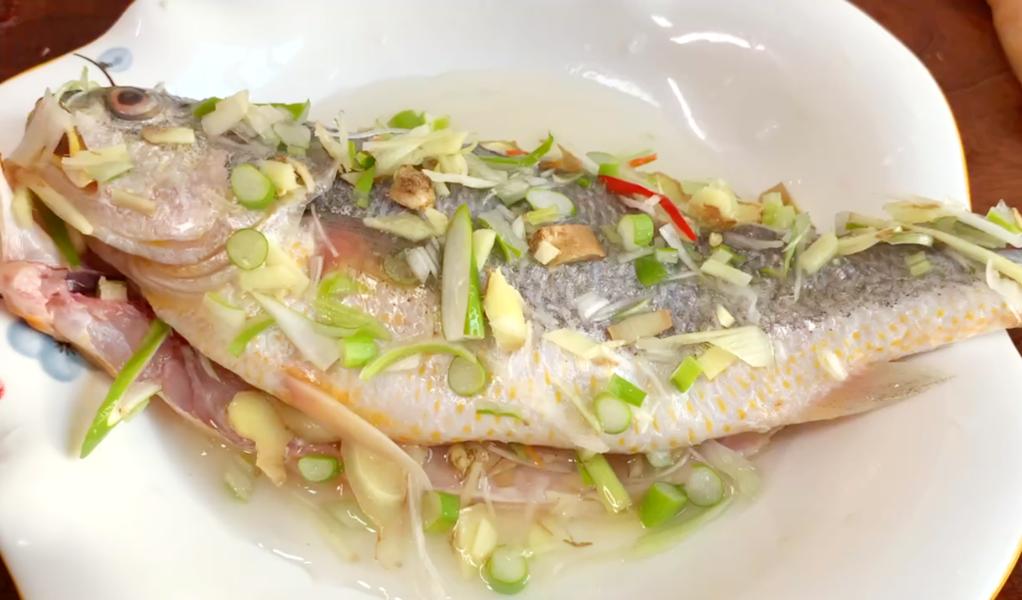 清蒸鱼不用放盐放生抽可以不,清蒸鱼时放盐还是放生抽