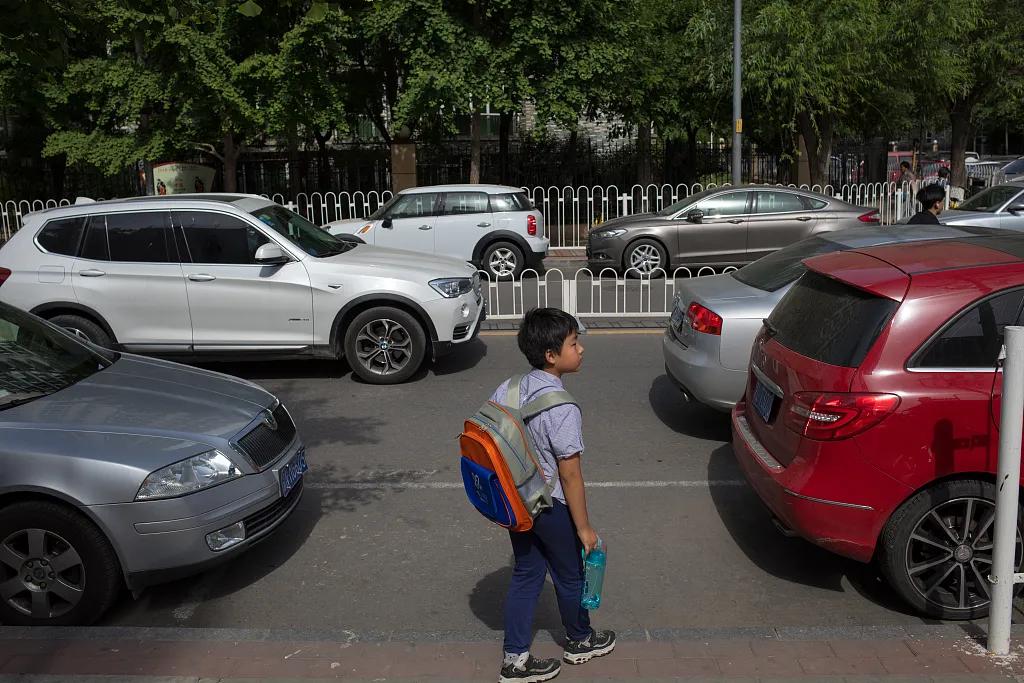 在上海买一套房子然后出租,在上海卖掉一套房子买三房