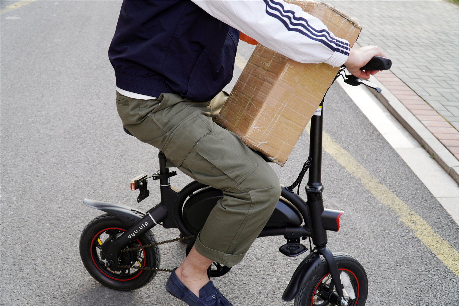 窃格瓦拉的天敌！智能出行更安全，大鱼电动车走进我的生活