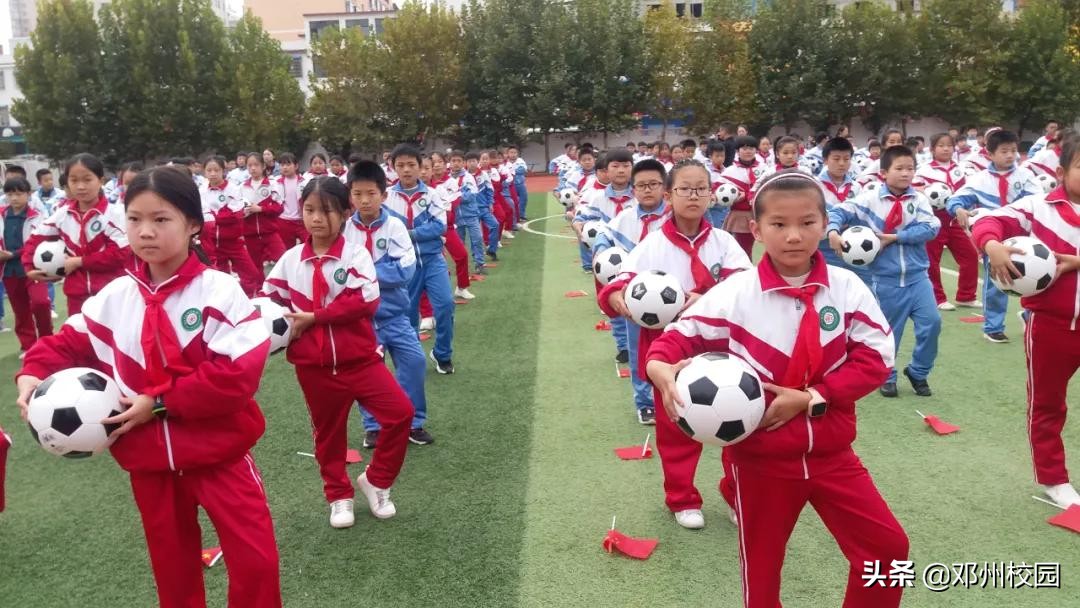 邓州花洲实验小学足球操,实验小学足球开幕式