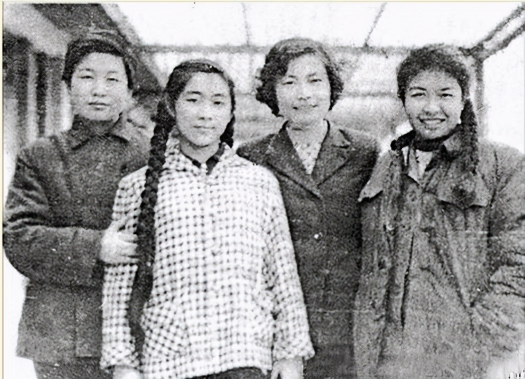 *荣臻聂**夫人张瑞华，为国40年没升职，独女成新中国第一位女中将