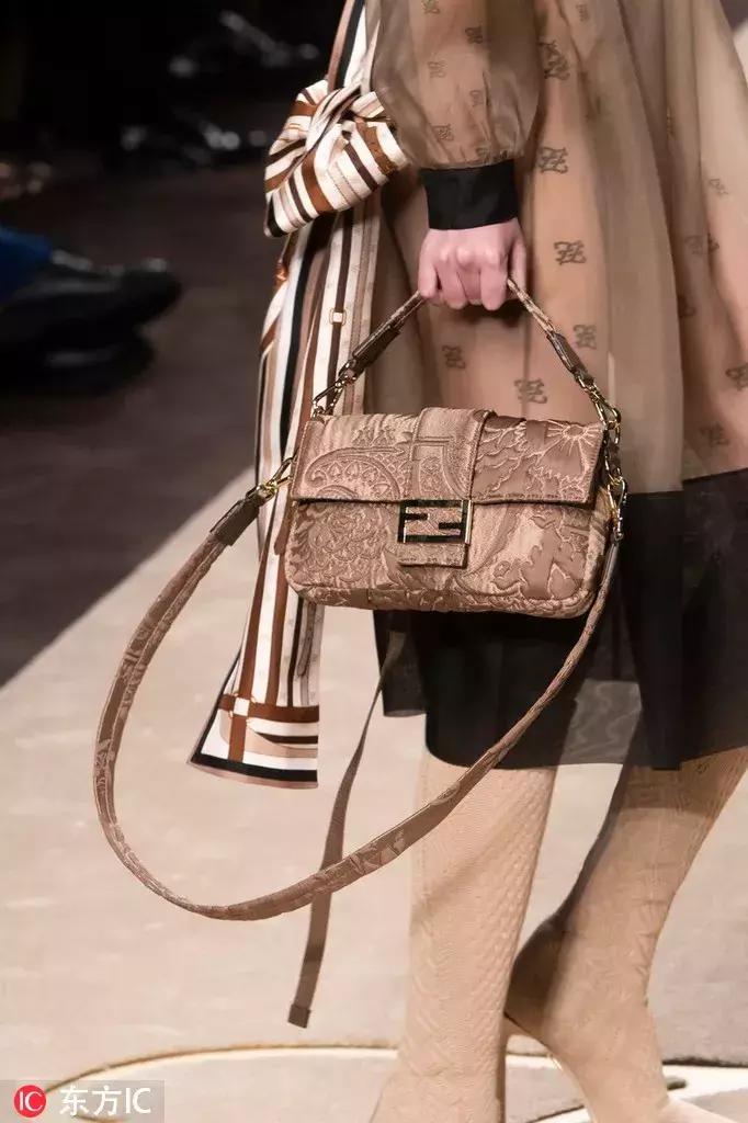 粉色打底适合什么颜色的外套,最适合女生的颜色