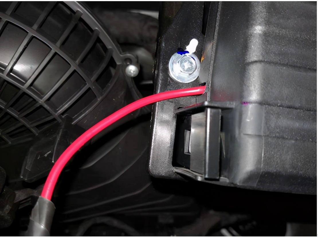 行车记录仪后镜头隐藏式安装视频,diy记录仪加装外接摄像头