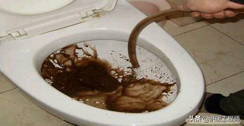 暖气片熏黑墙面，地暖维修麻烦，装这种暖气去除了他们很多缺陷