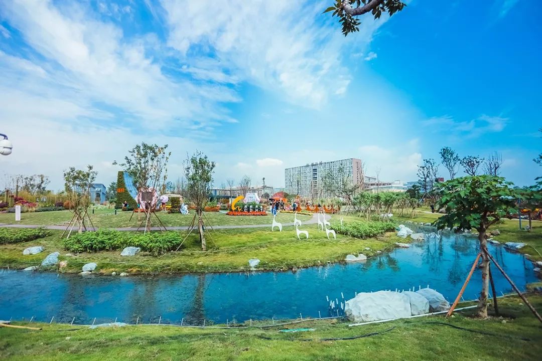 成都城市绿道,成都被山包围