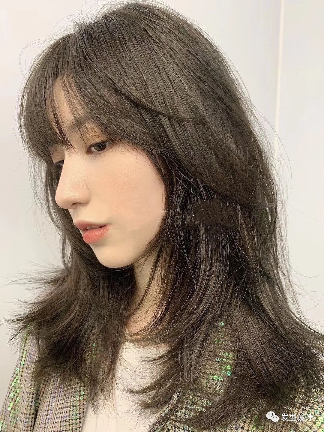 发型女2020流行发型中长发木马卷,直发型女2020流行发型中长发减龄