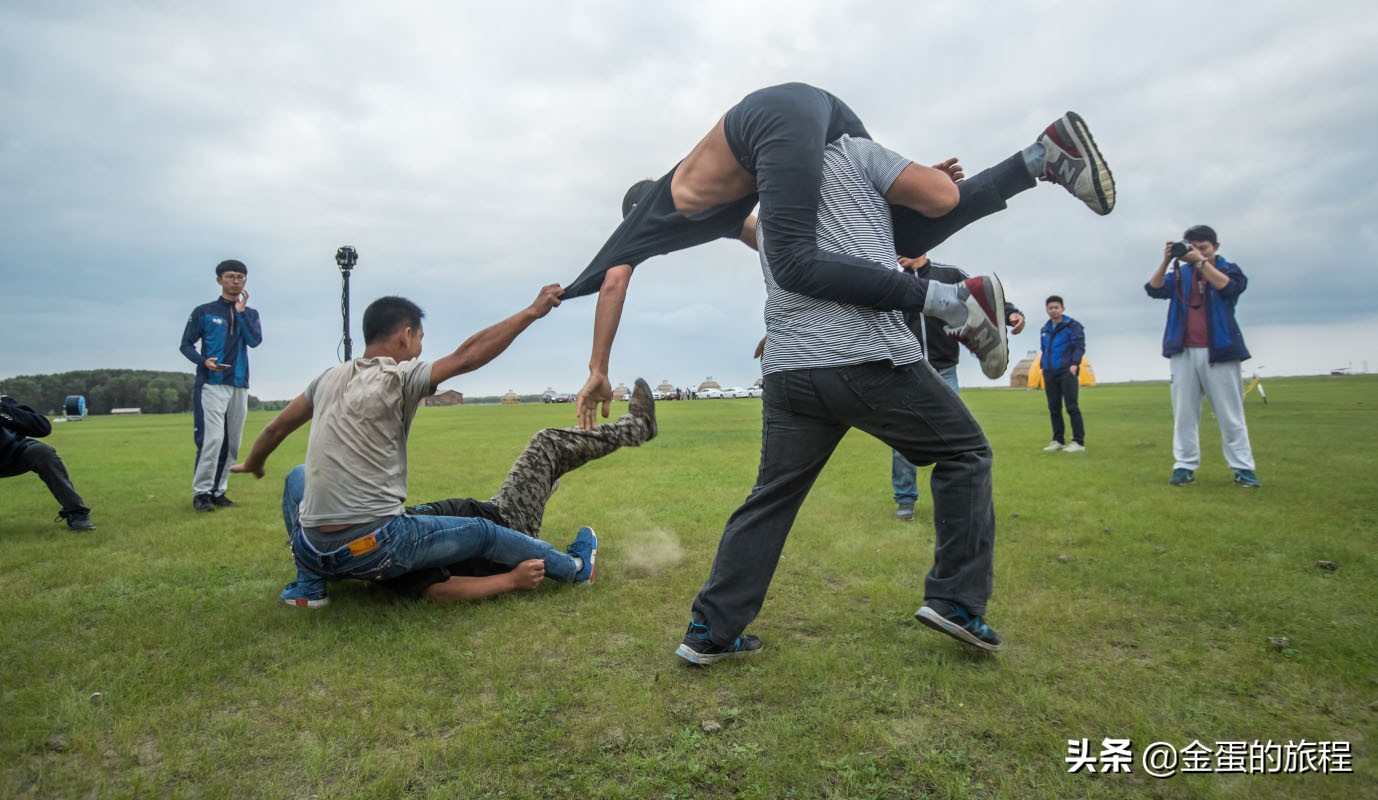 最近比较火的民间体育赛事,达斡尔族传统曲棍球视频