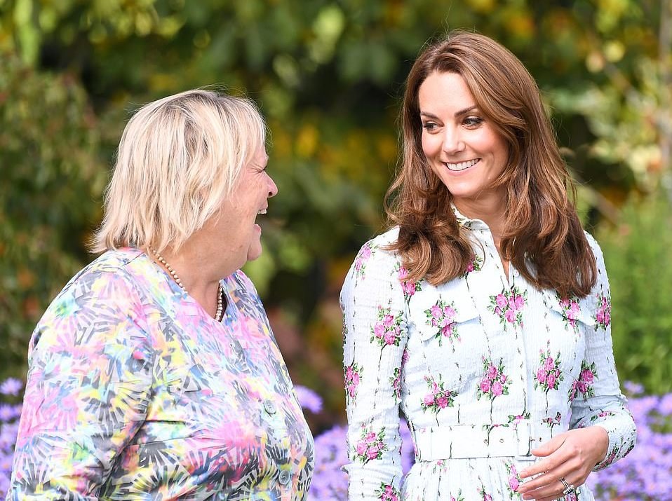 凯特王妃穿搭日常半身裙,凯特王妃穿搭大衣收腰