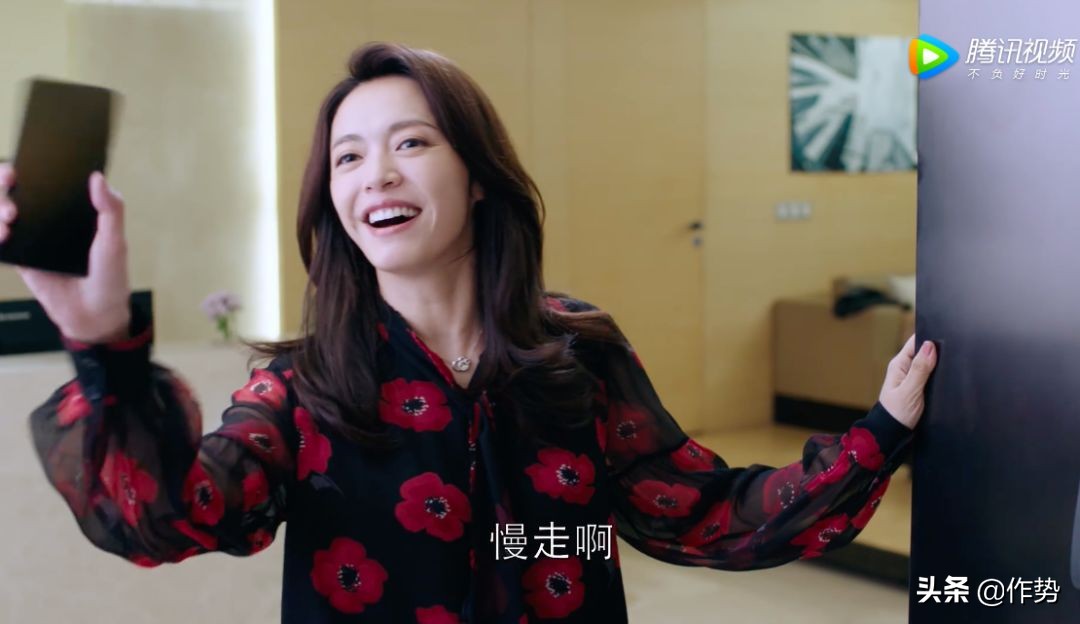 《都挺好》里，苏明玉至少穿得“都挺好”！