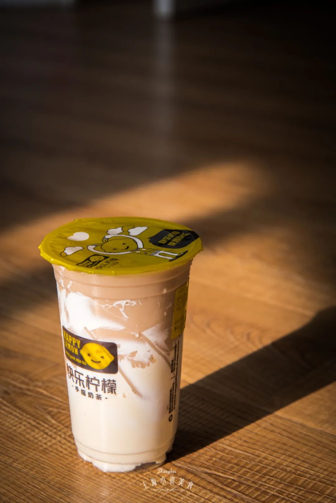 网红饮料喝起来,中药奶茶网红饮品