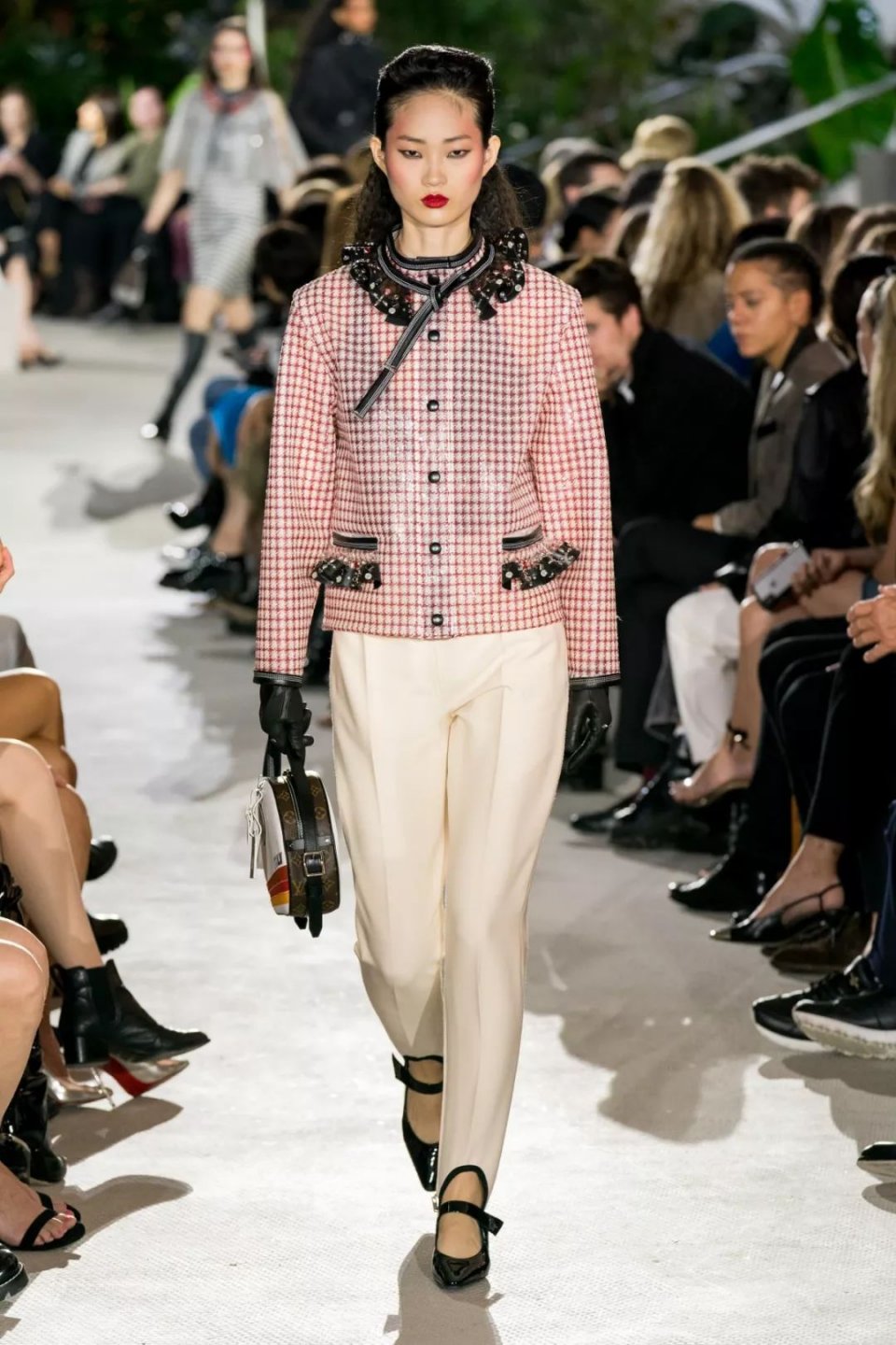 lv奢侈品值得入手吗 (lv的奢侈品值得买吗)