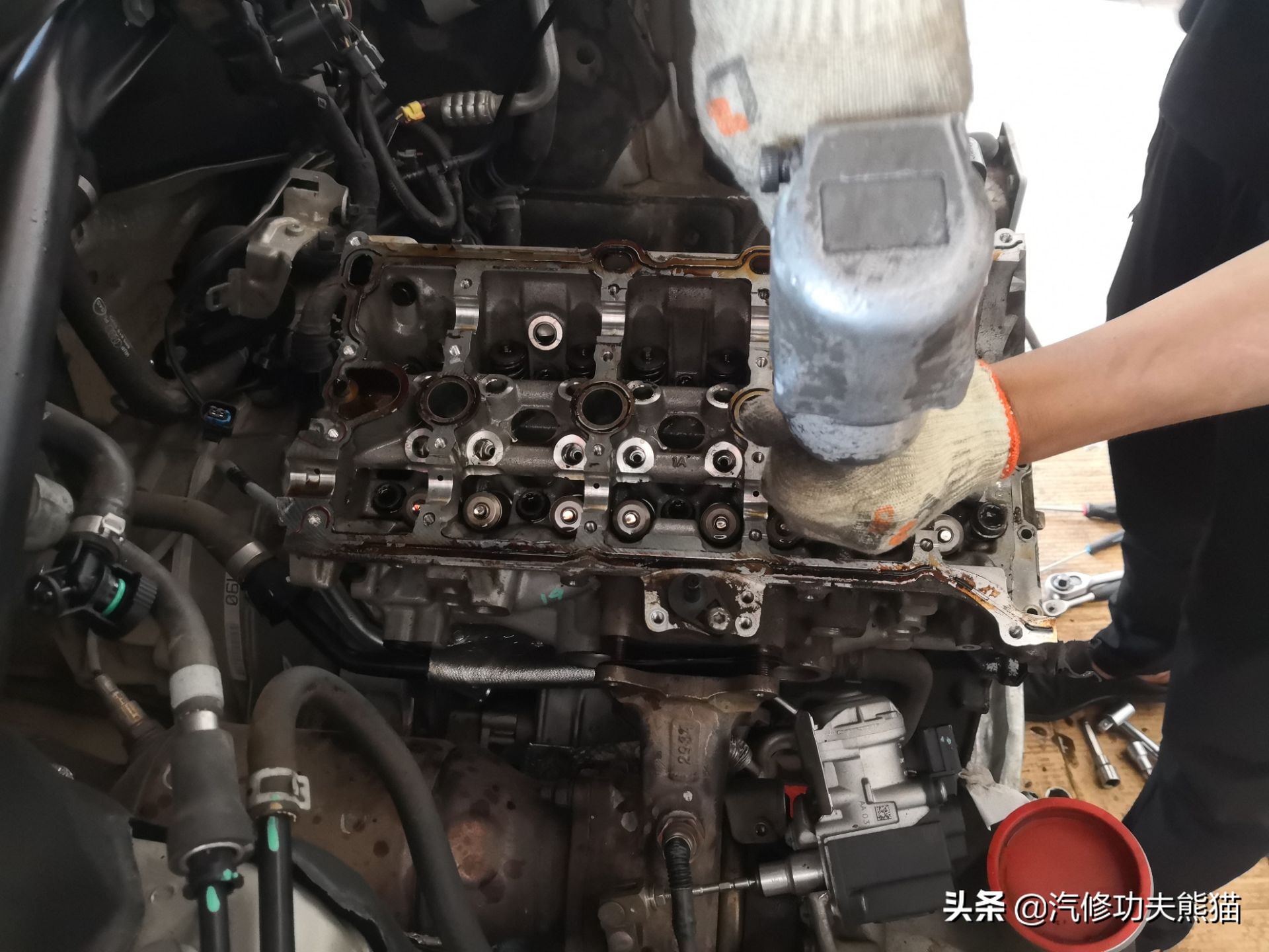 如何检测奥迪三代ea888是否烧机油,大众三代ea888发动机机油灯报警