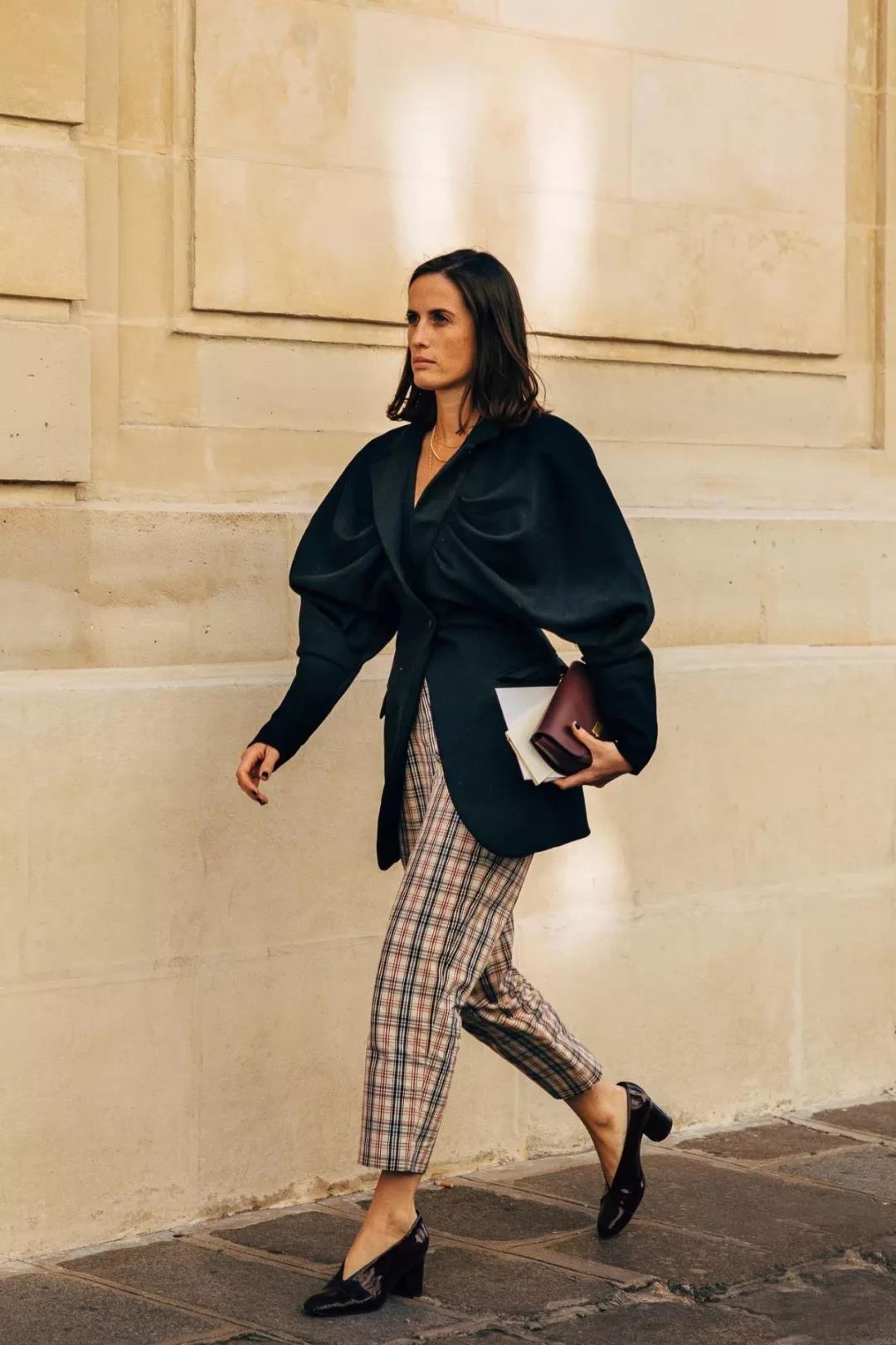 夏天奶奶裤搭配什么款式的上衣,奶奶裤穿大一码还是穿正码好看