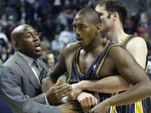 nba史上十大斗殴事件,nba历史十大斗殴事件