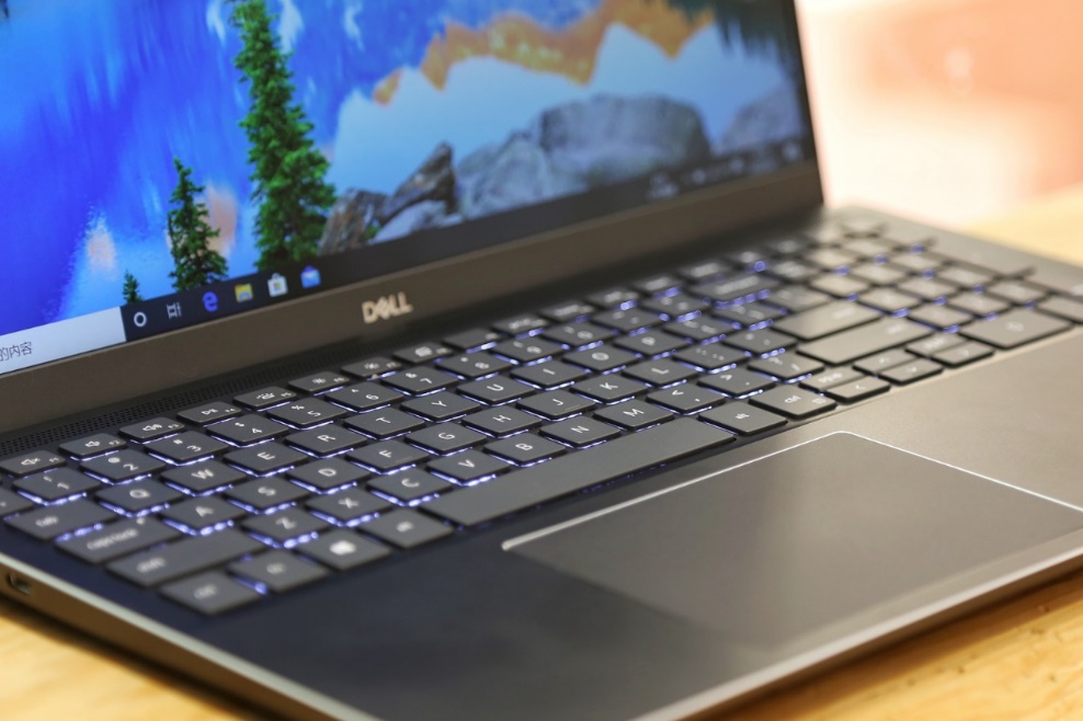 戴尔灵越燃7000玩游戏,戴尔灵越7000的4k屏幕