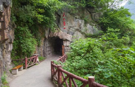 涓浗绗竴涓禐棰傛浌鎿嶇殑鏅偣,涓浗绗竴璧炴浌鎿嶇殑鏅偣