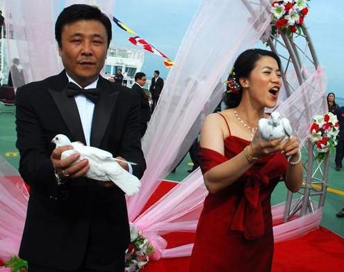 乒乓运动员王楠现在状况,世界冠军王楠患癌后丈夫不离不弃