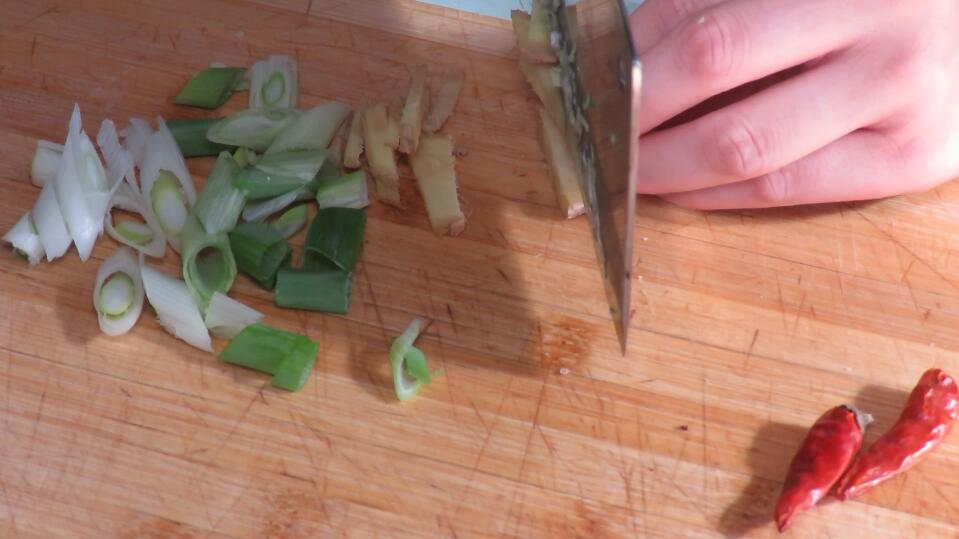 粉条用冷水泡好还是开水好,粉条用开水还是温水泡