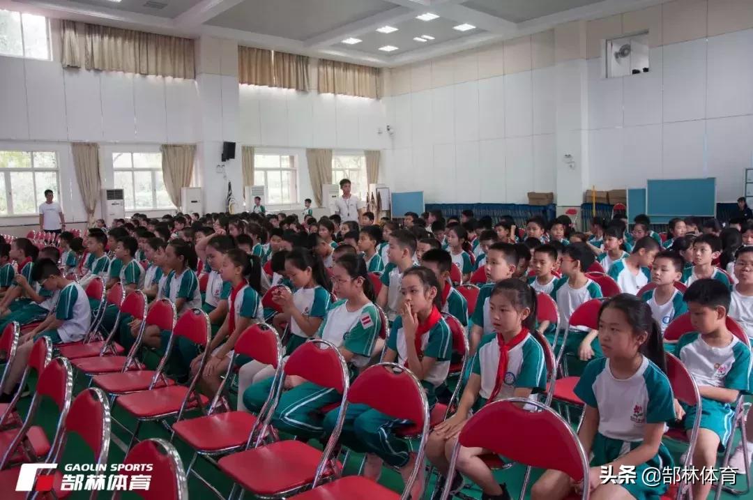 校园足球微课公开课,足球普及课大班