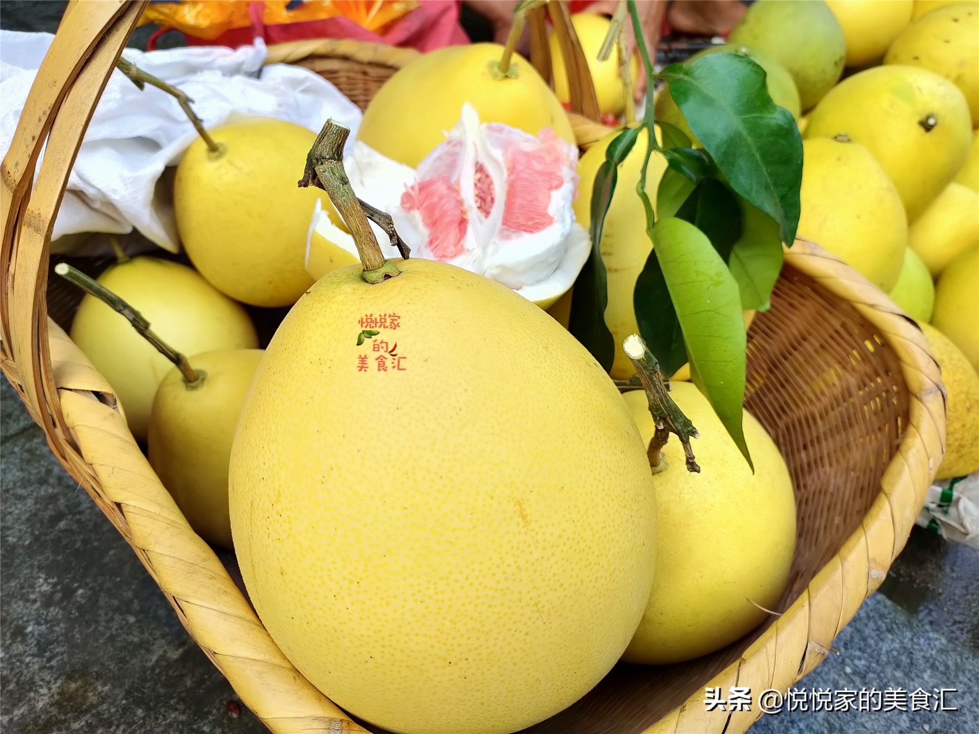 怎么挑柚子比较好吃,怎样挑柚子又甜又有水分又好吃