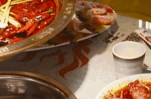 被关在花园“笼子”里吃火锅,这家春熙路的网红店,板眼儿真多!