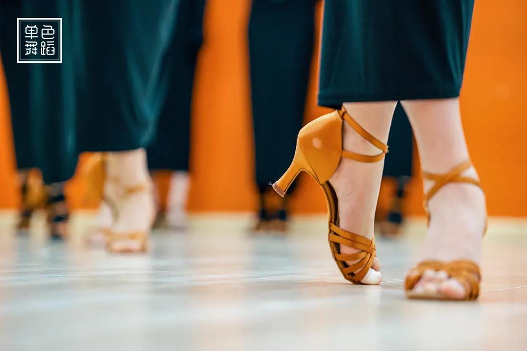 都说拉丁舞穿着太露，过于性感？你可能不知道这些原因