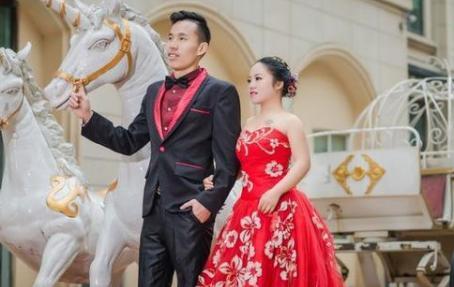 1米87帅小伙与1.1米袖珍老婆,1米8的帅哥娶袖珍女