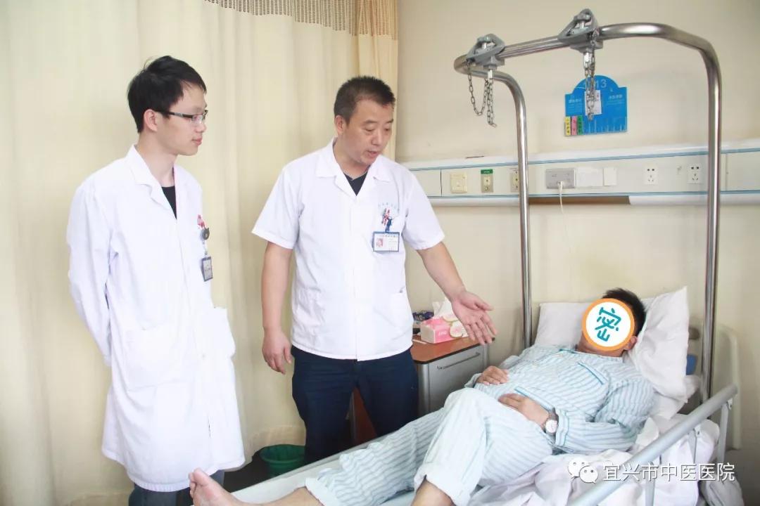 2cm粗的钢筋戳入会阴，男子危在旦夕！医生：利器刺入身体，不能盲目拔出