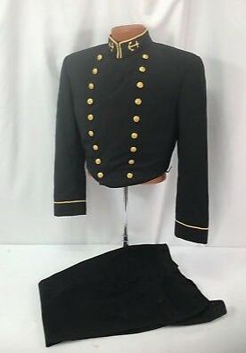 美国海军军校学员休假期间去世，他身穿的步兵狐步礼服，你了解吗