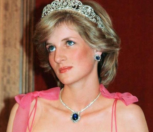 凯特王妃怎么戴钻戒 (梅根王妃和凯特王妃戴的珠宝)