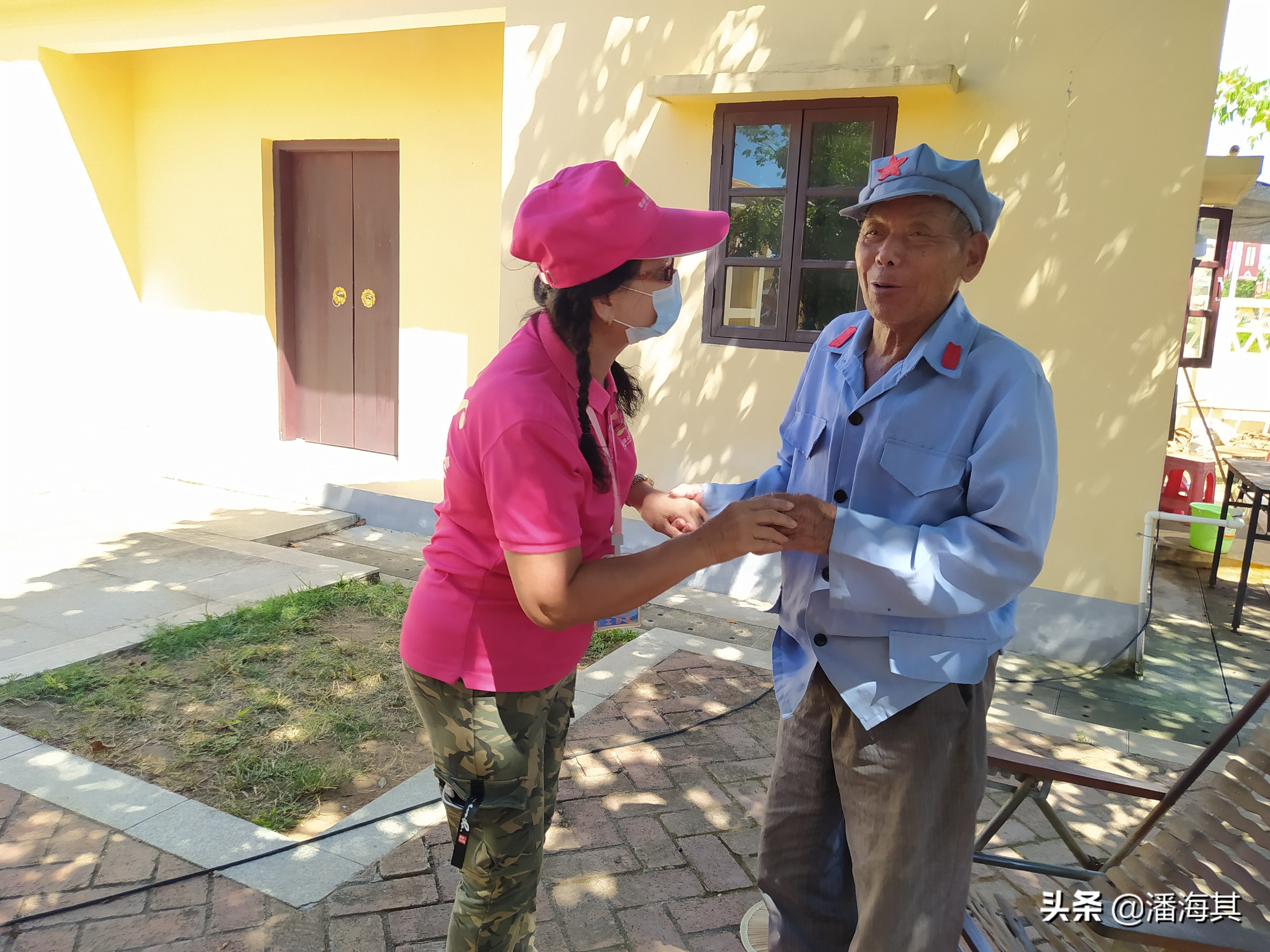 遂溪县众成志愿者协会参加“学*党**史感*党**恩办实事”慰问活动