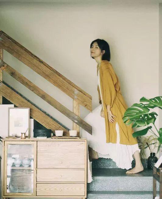 不当环球小姐，她跑到深山，种菜、调香，过上佛系人生